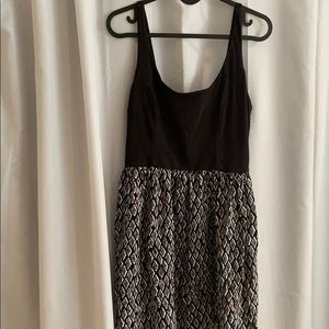 GORGEOUS PATTERNED LA HEARTS DRESS W/ CUT-OUT BACK